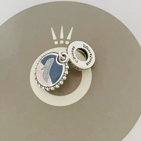 The Cinderella 75th Anniversary Disney Parks Exclusive Pandora charm - Picture 1 of 2